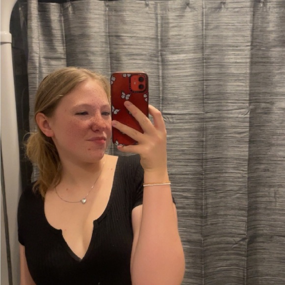 Meet your Posher, Sabrina - Picture 3 of 3